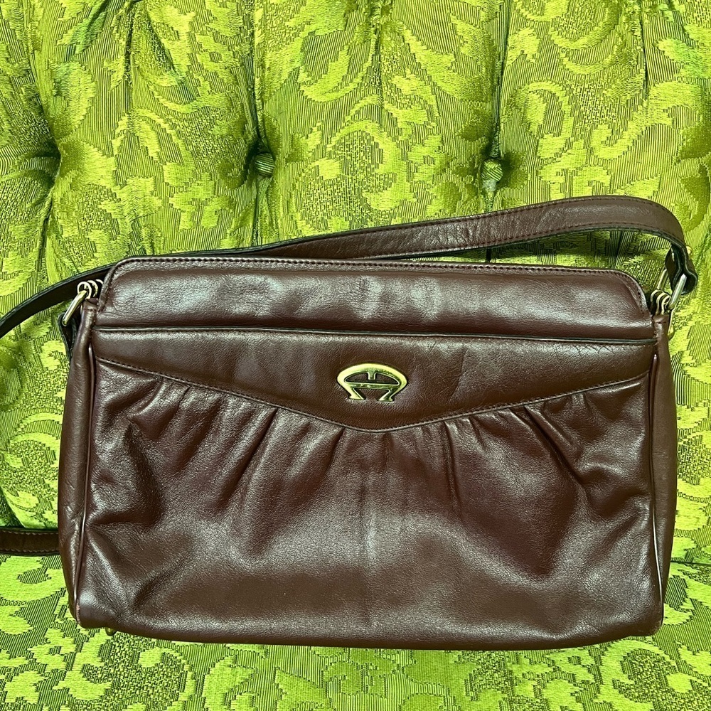 Etienne Aigner Leather
Shoulder Bag Classic Vintage Oxblood Logo Purse w/ Feet
